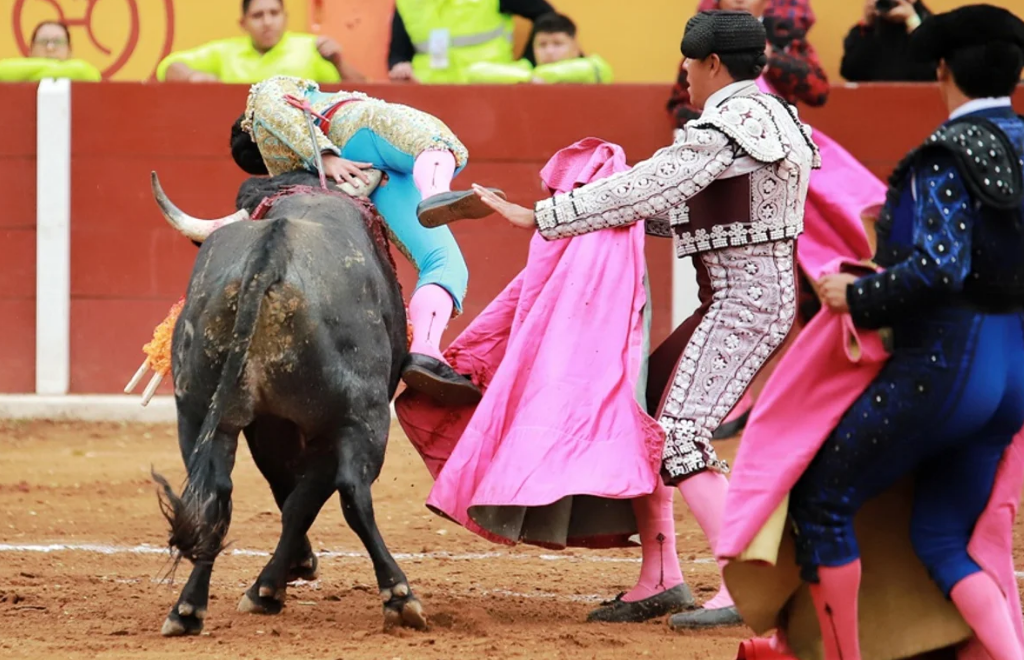 VIDEO. Emilio Macías recibe de alta tras grave cornada en Tlaxcala