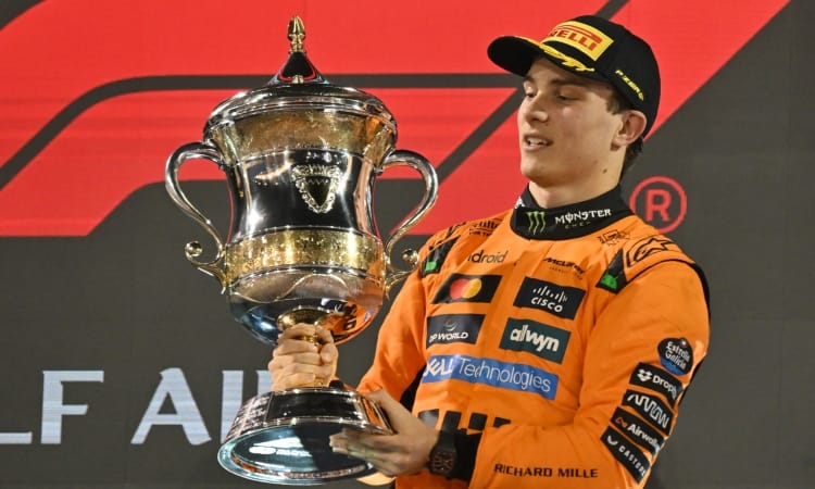 Oscar Piastri triunfa en Baréin