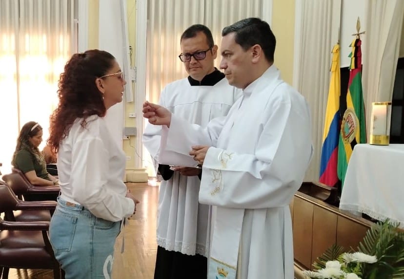 Ceremonia Eucarística en el comienzo del mes de la Virgen