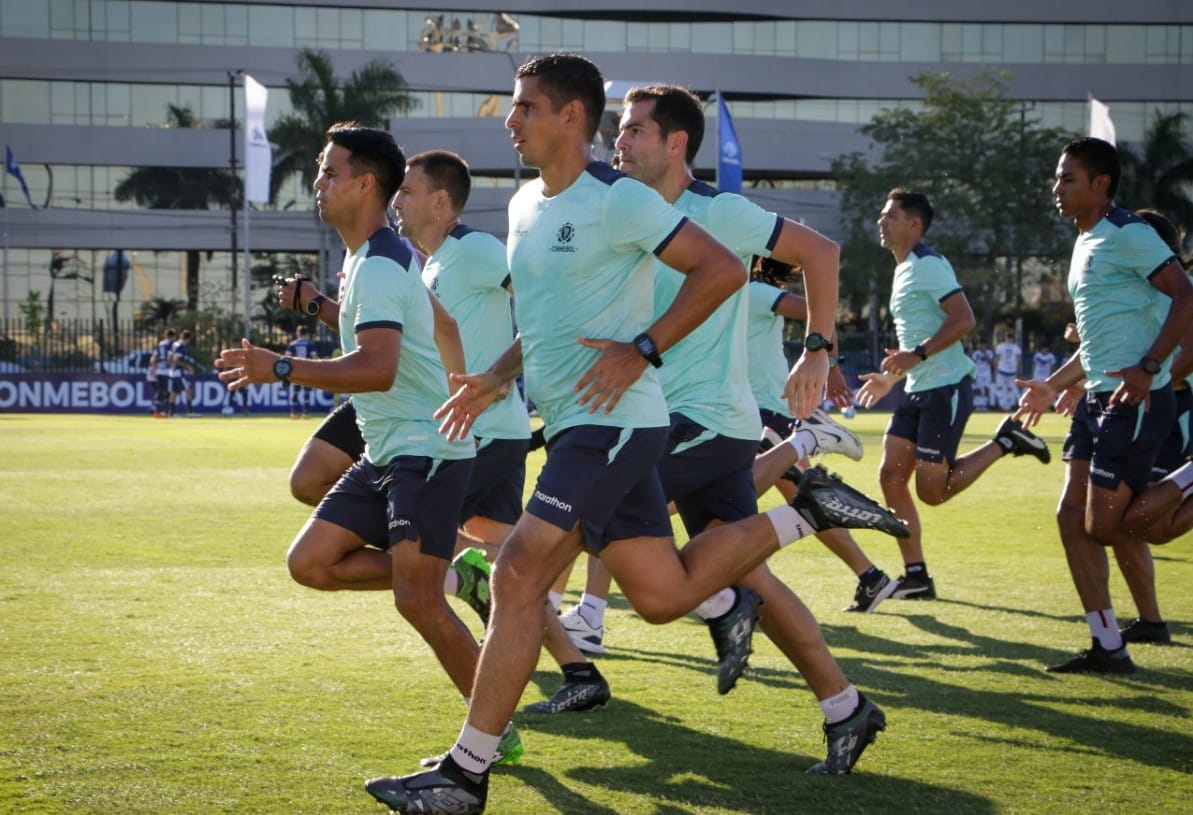 Árbitros FIFA y 'A' 2025 se reúnen en Bucaramanga