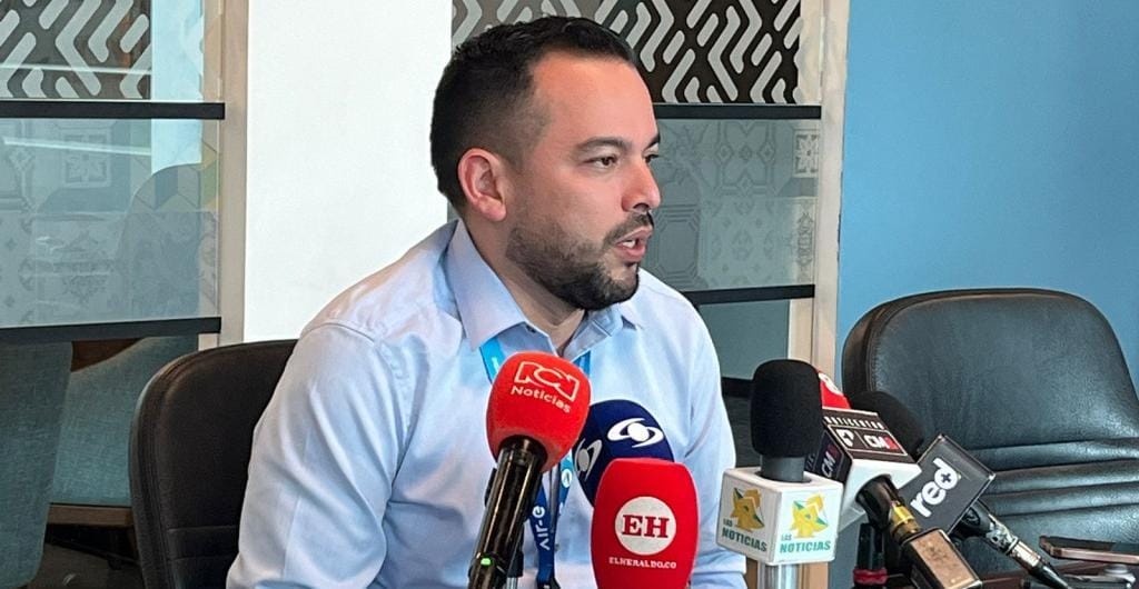 Ministro Edwin Palma visitó Santander y formalizó proyectos clave en transición energética y gasificación rural