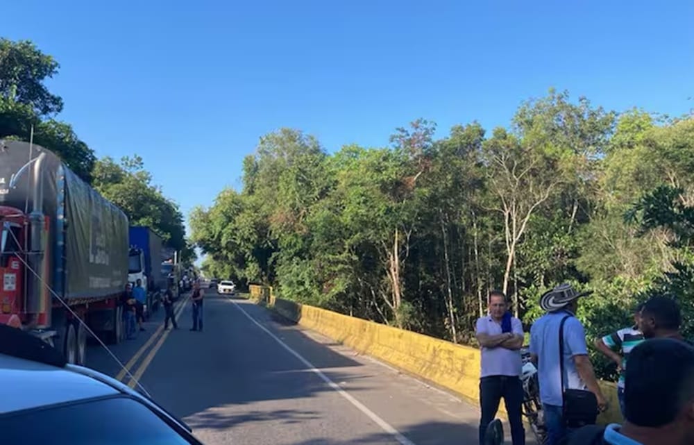 Empezaron los bloqueos escalonados de vías en Santander por el paro arrocero
