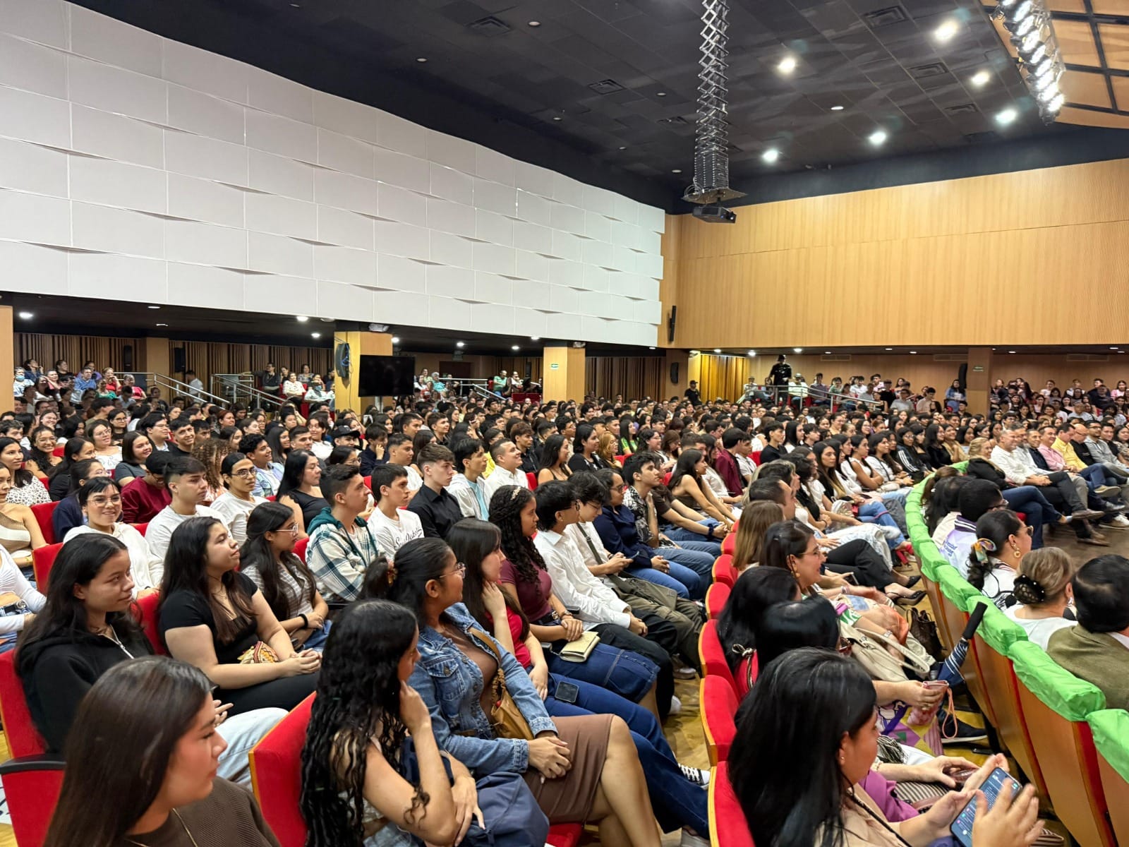 Trece universidades locales recibirán a jóvenes Imparables