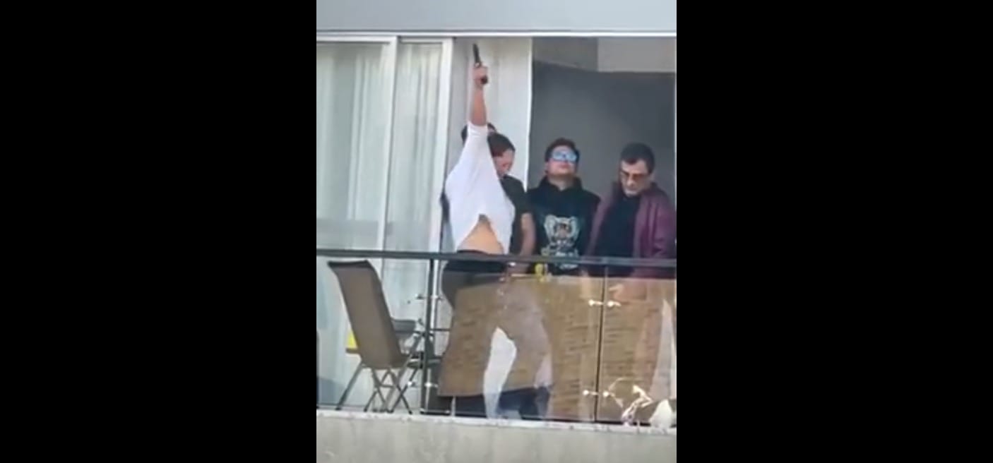 Desadaptada disparó desde un balcón y desató el pánico