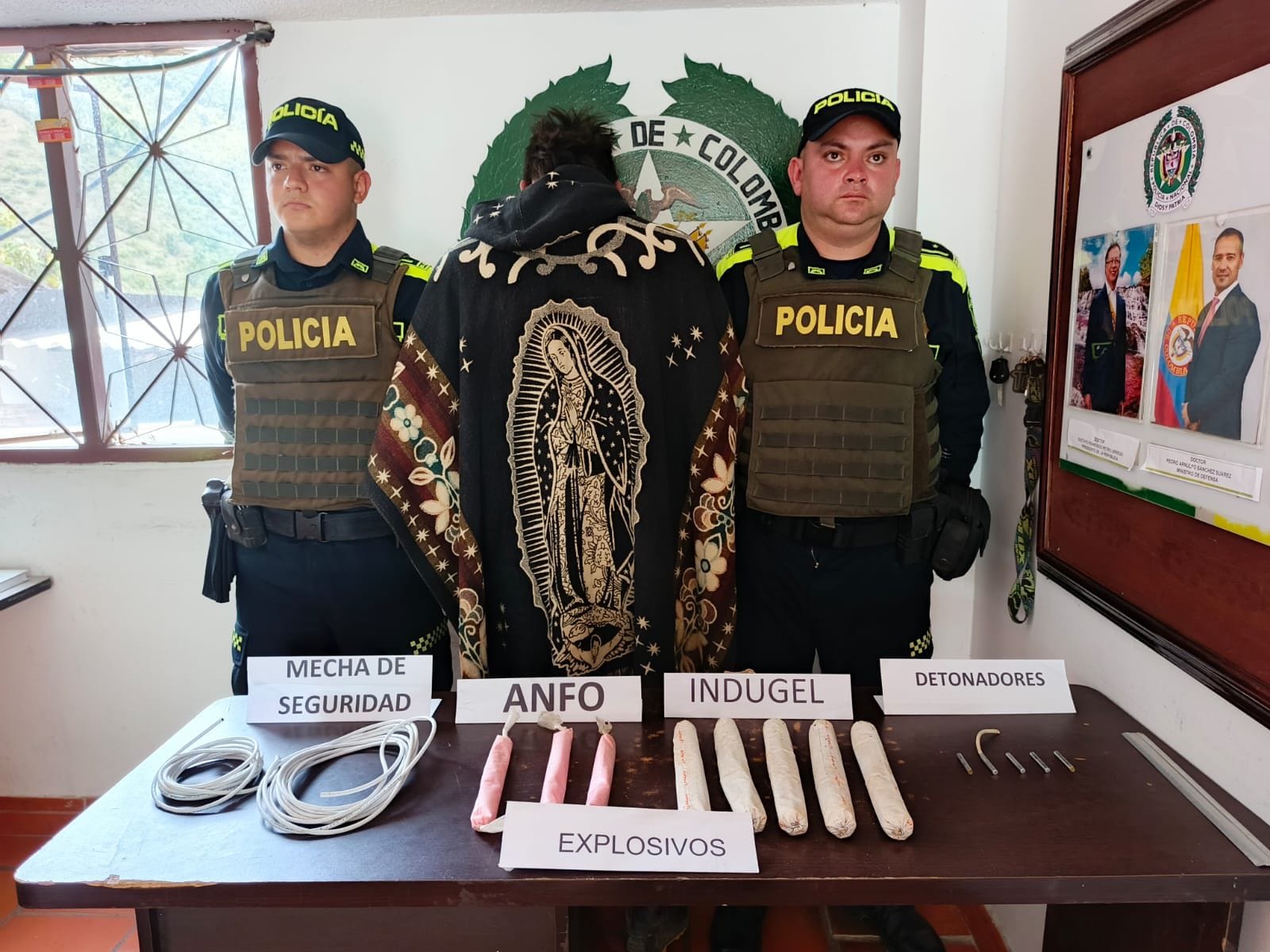 Capturan a hombre con material explosivo