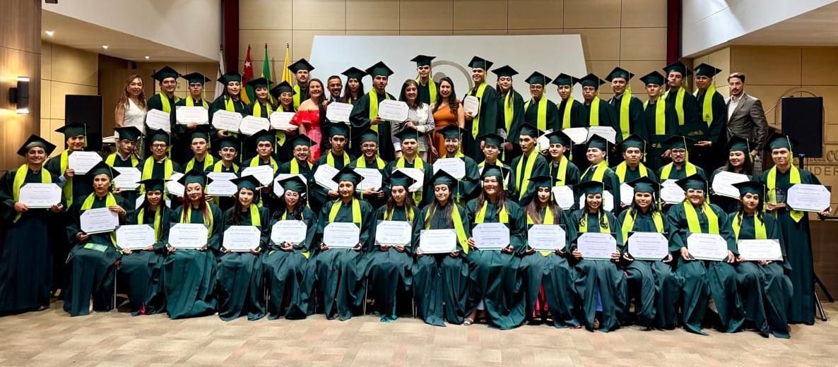 Grados en Instituto de Educación Comfenalco Santander