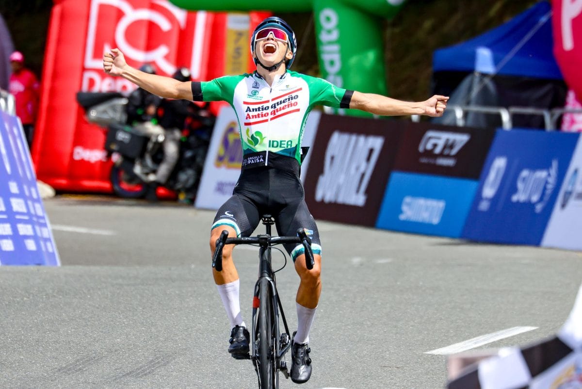 Yeison Reyes ganador en el Alto de la Línea