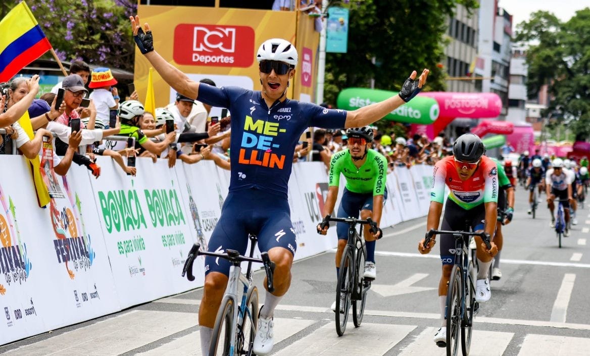 Wilmar Paredes con todos los honores en Cali