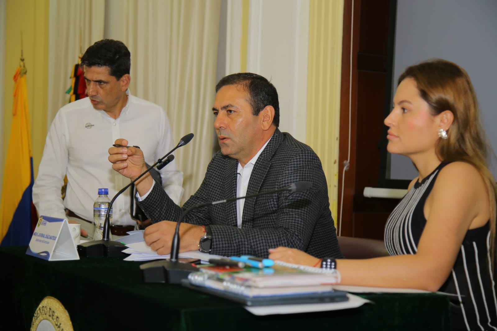 Gobernador atendió inquietudes de la comunidad sobre el manejo del peaje en Los Santos