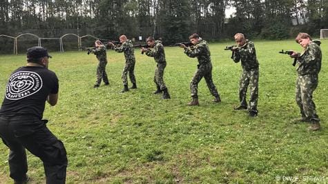 Menores recibieron entrenamiento militar en Rusia