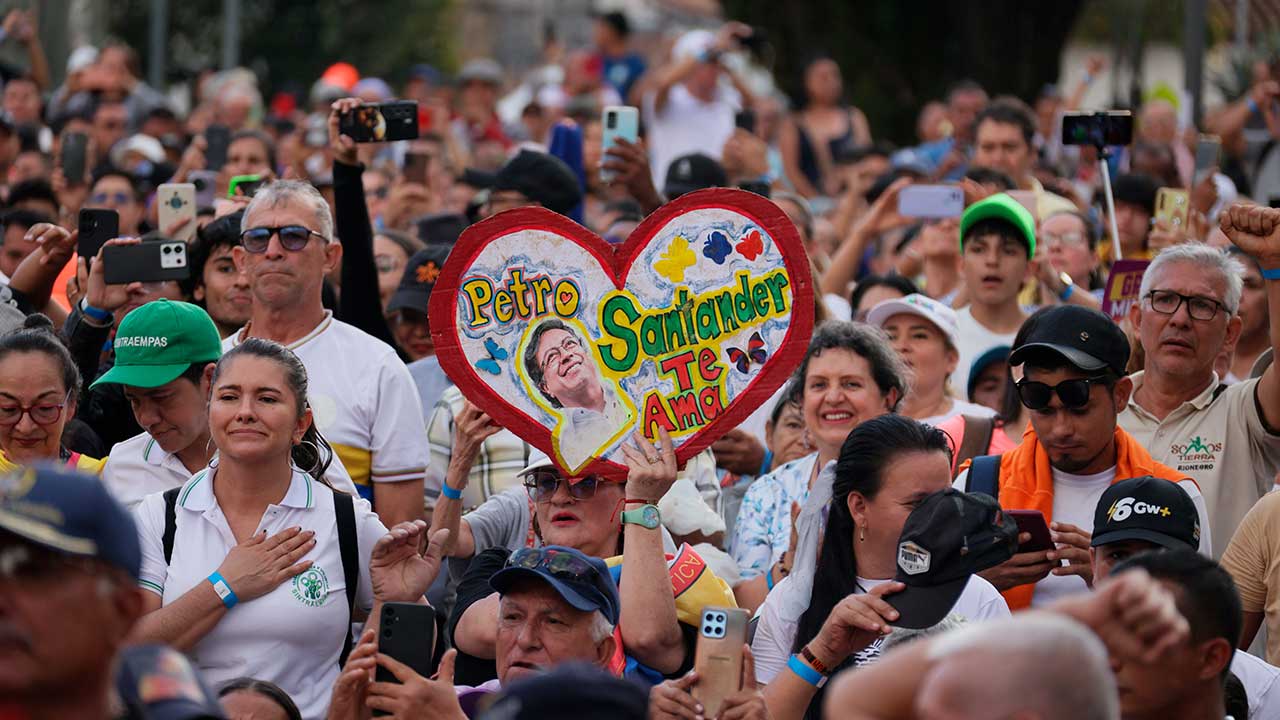 Petro anunció desde Bucaramanga una subida gigante del salario mínimo para el 2026