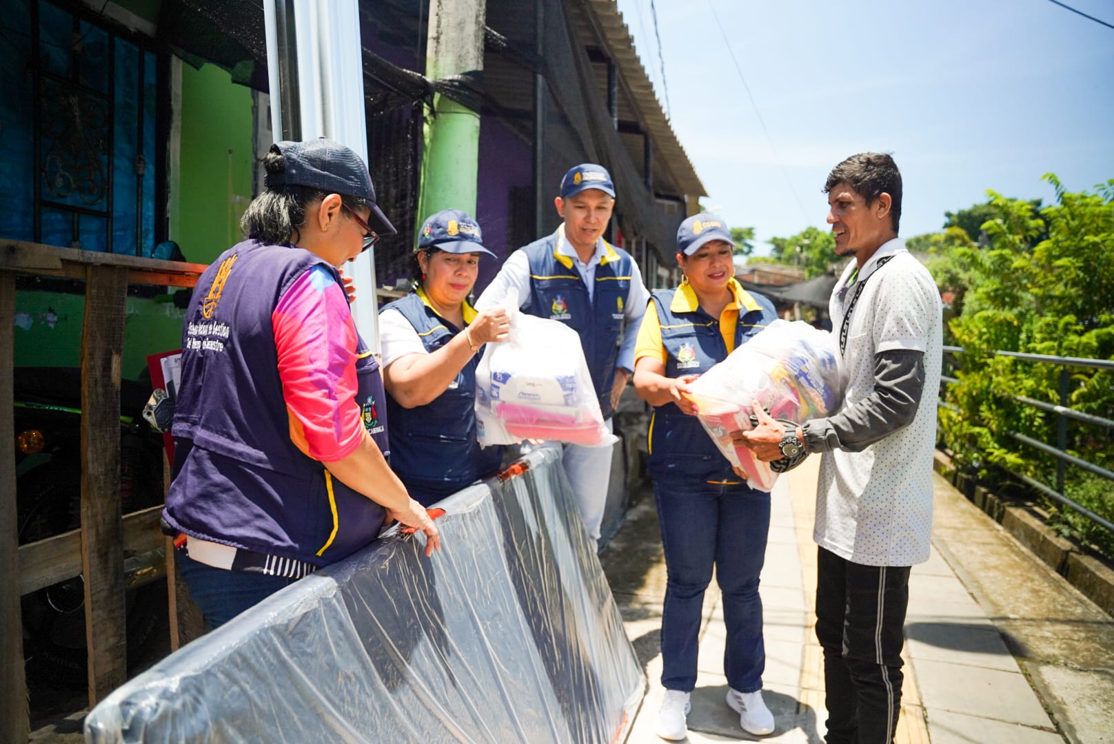 Damnificados por el invierno  reciben ayuda humanitaria en el 'Puerto Petrolero'