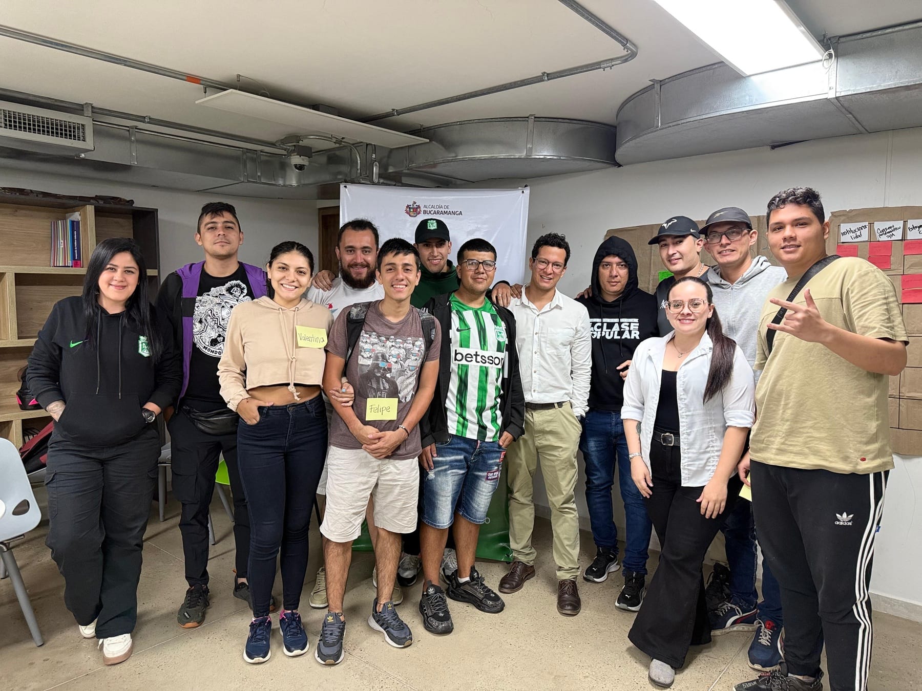 Hinchas del fútbol se comprometen a construir una política pública de barrismo social  en Bucaramanga