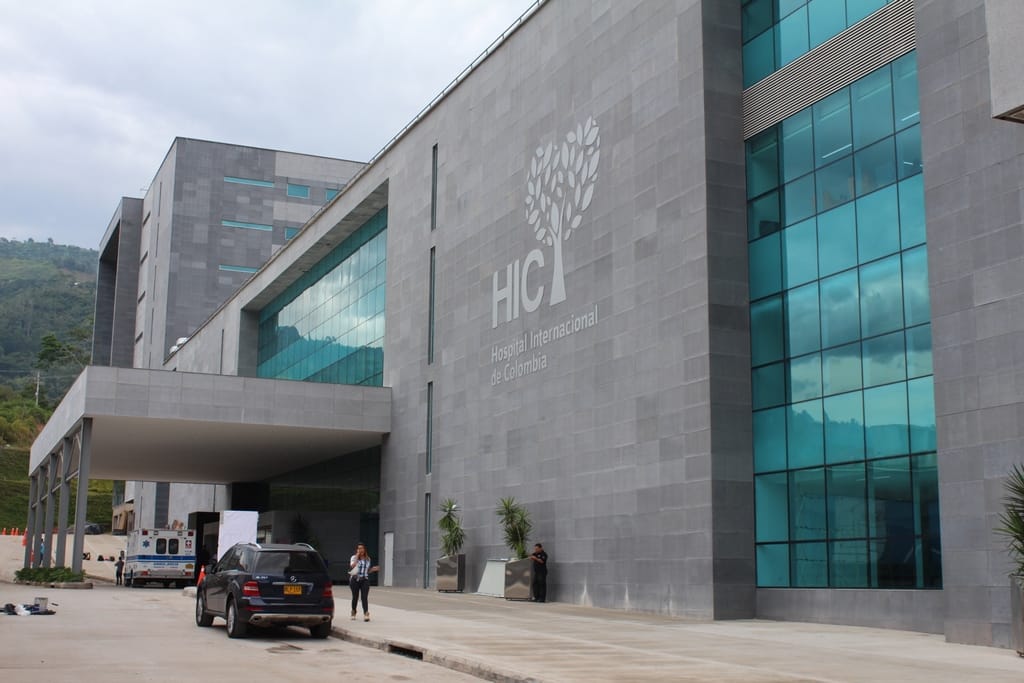 Taxistas denuncian trato desigual en acceso al Hospital Internacional