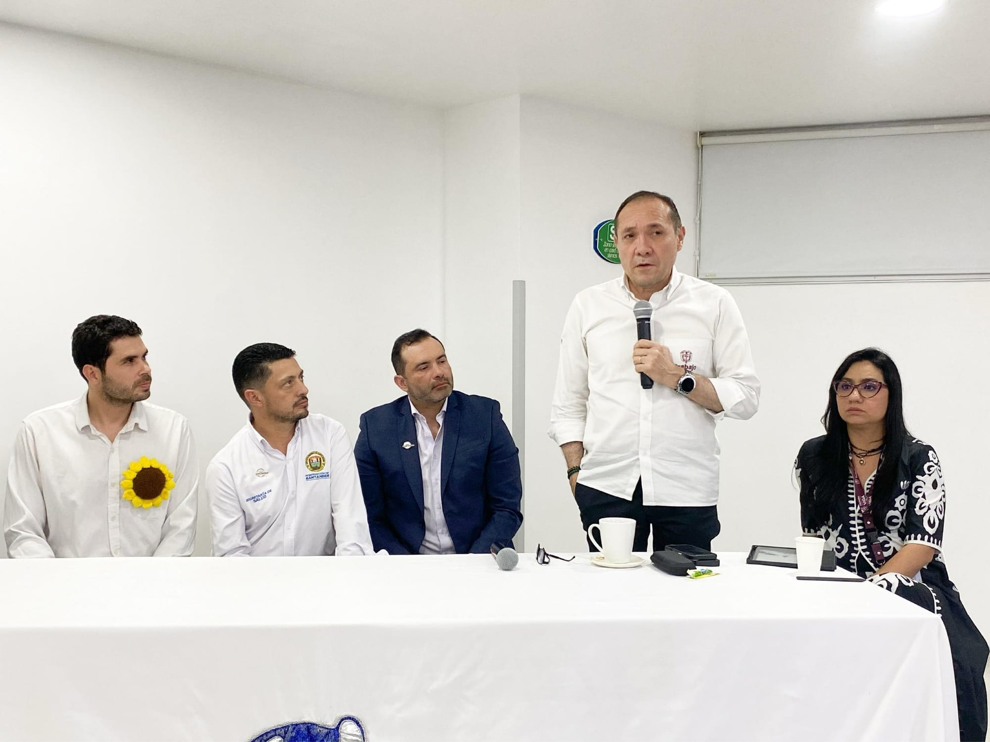 MinTrabajo en mesa de formalización laboral en el Hospital Universitario de Santander