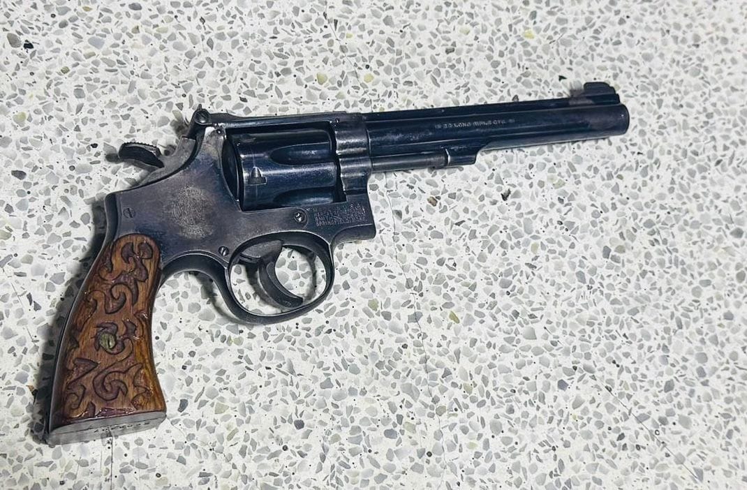 Hombre fue capturado en flagrancia con arma de fuego y drogas en Santander