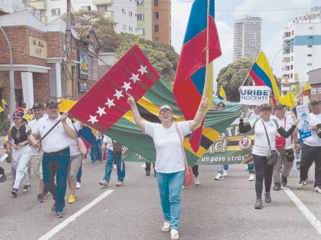 Treinta mil santandereanos marcharon esta semana por la libertad de Uribe Vélez