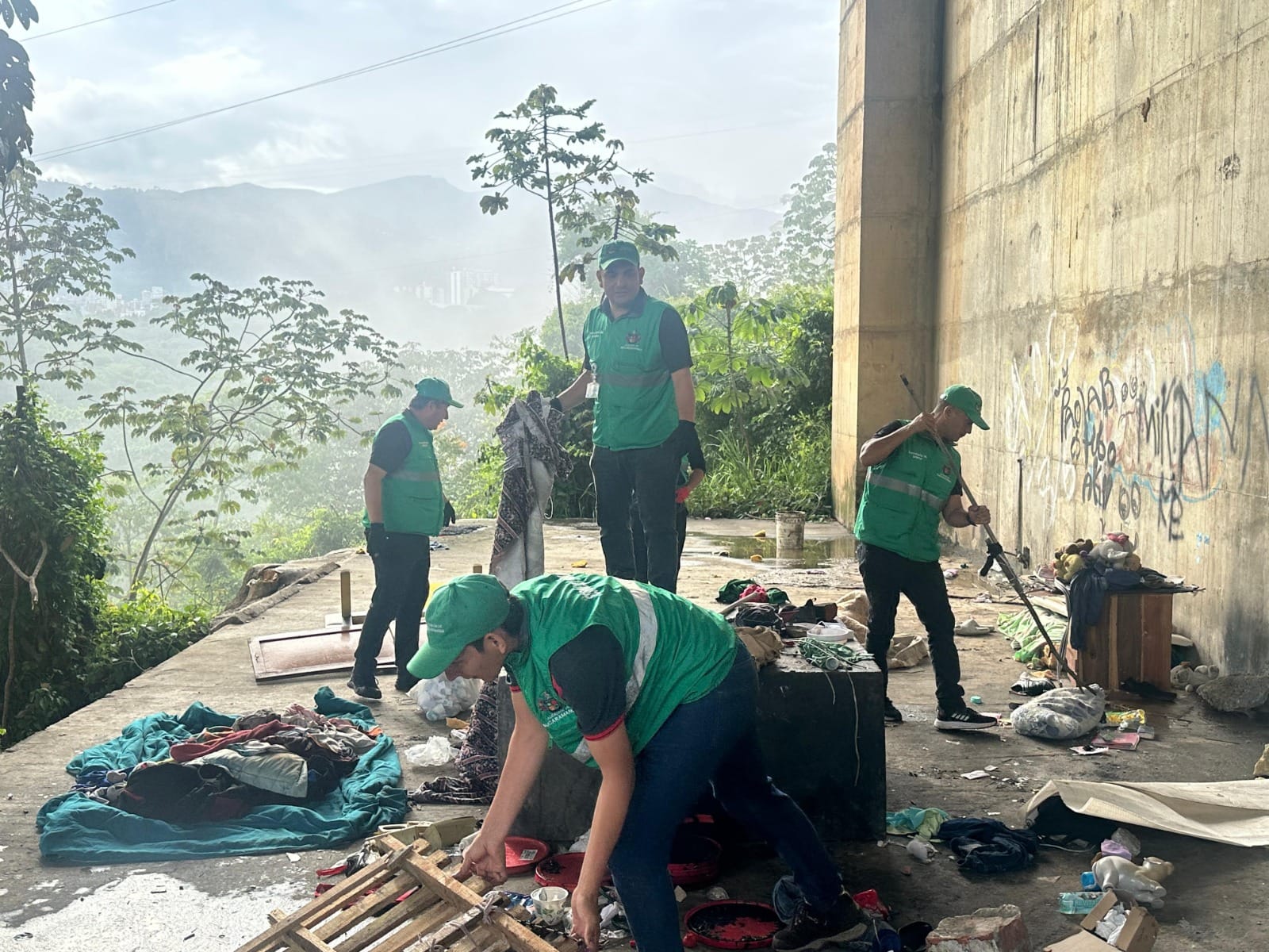 Despejan puntos críticos en Bucaramanga para recuperar espacios públicos