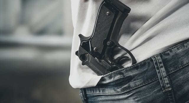 "Las armas no deben estar en manos de civiles", Petro a propuesta de revivir el porte legal