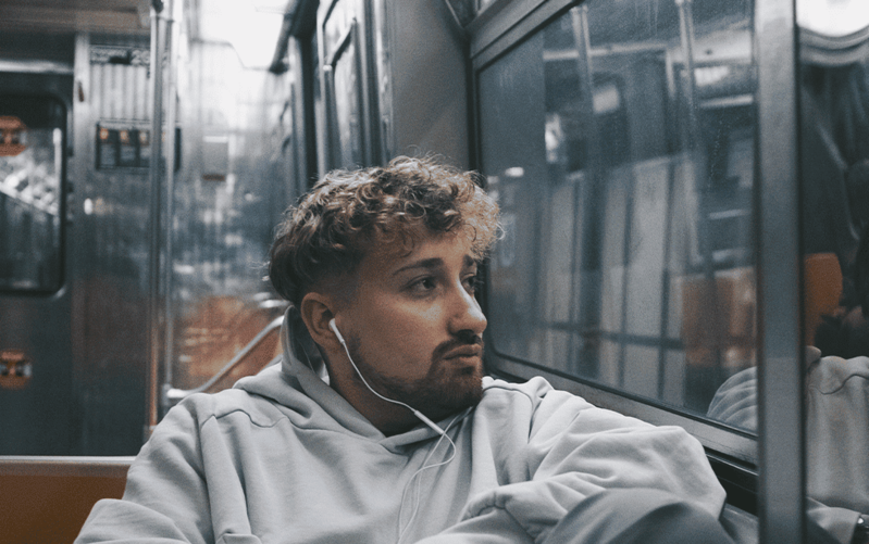 TEO arma el juego con 'Rompecabezas', su primer EP