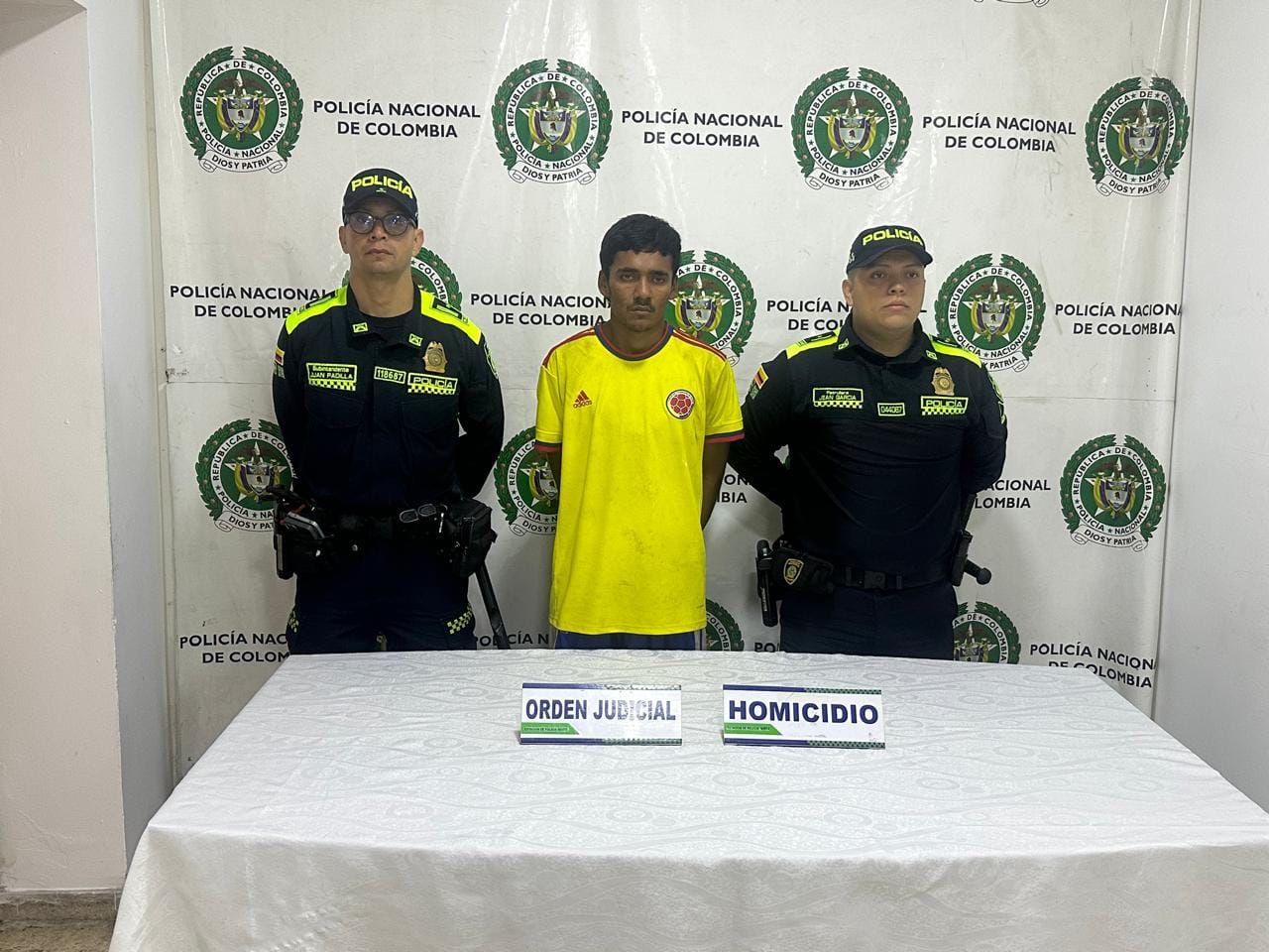 Le pidieron papeles y tenía orden de captura por homicidio