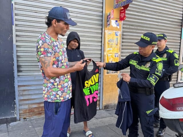 Autoridades realizan jornada social con habitantes de calle