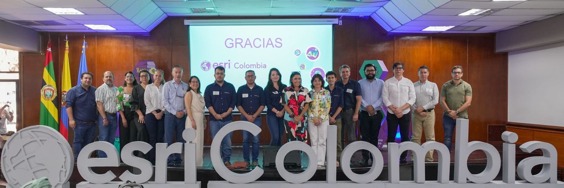 Estudiantes y académicos de Bucaramanga exploraron el potencial de los SIG en “Planeta Esri”