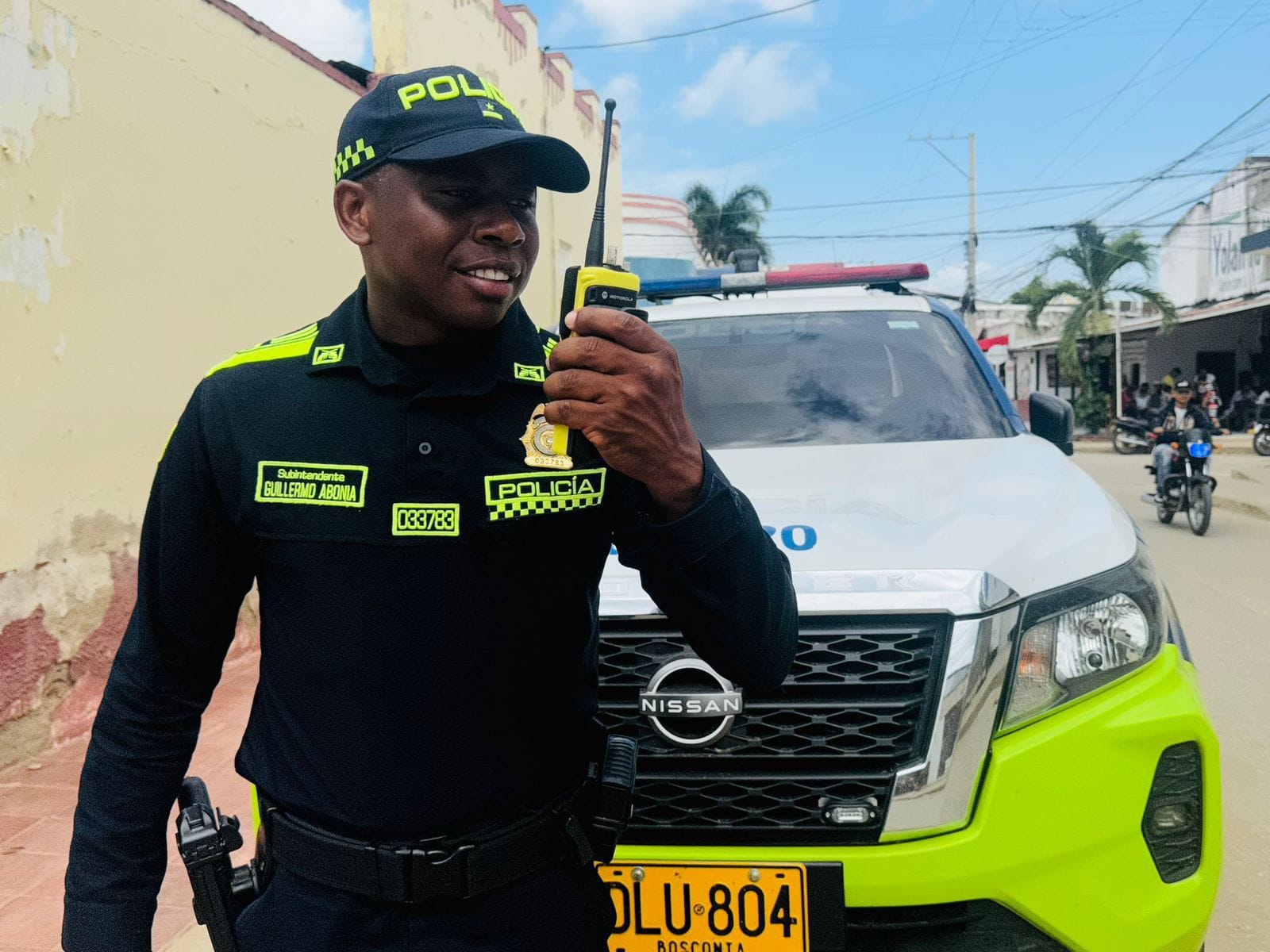 El policía que intentaron quemar en un CAI y ahora vive para sembrar paz