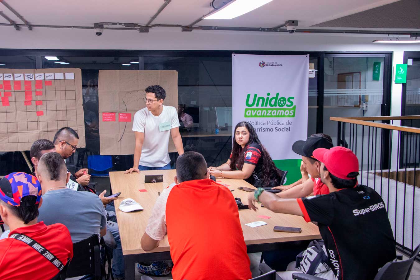 220 integrantes de las barras de Bucaramanga cierran ciclo participativo para la construcción de una política pública de barrismo social