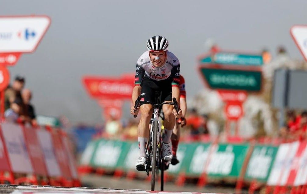 Portugués João Almeida vencedor en L'Angliru
