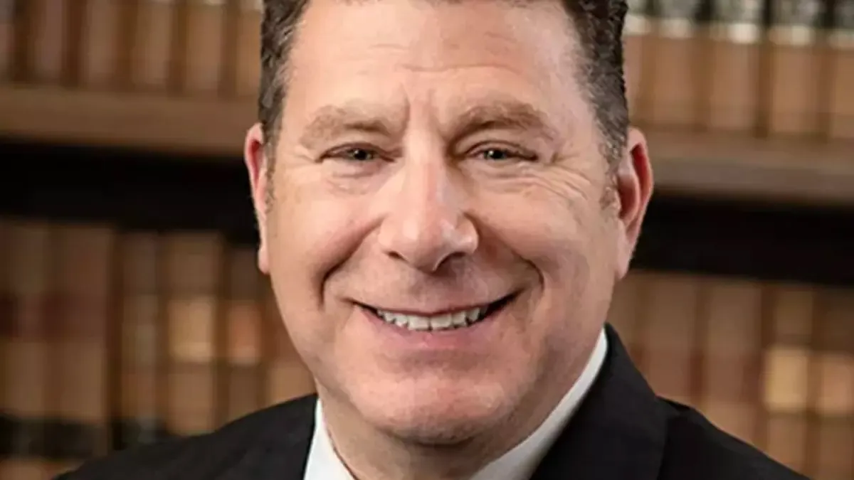 La 'maldición de mi otro yo' la vive en carne propia un tocayo del creador de Facebook