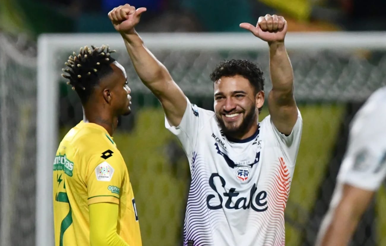Bucaramanga cayó 2 - 1 ante Fortaleza y sigue de líder sin completarse la fecha