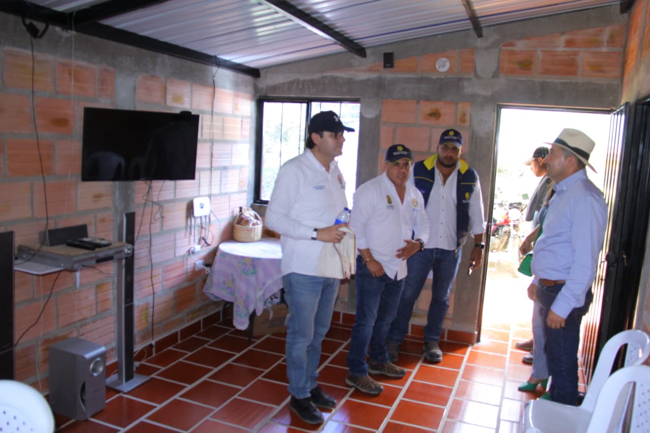 Treinta familias de Agudas beneficiadas con vivienda nueva entregada por la Gobernación de Santander