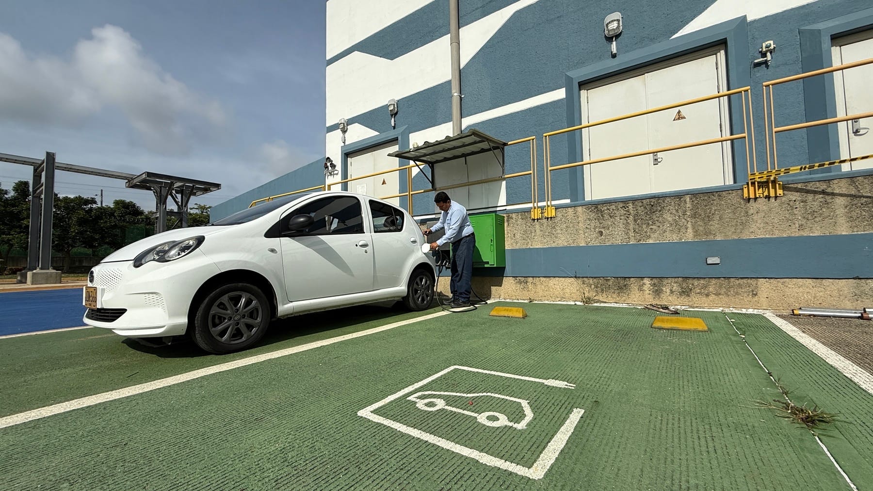 Ecopetrol refuerza su flota de transportes con vehículos eléctricos