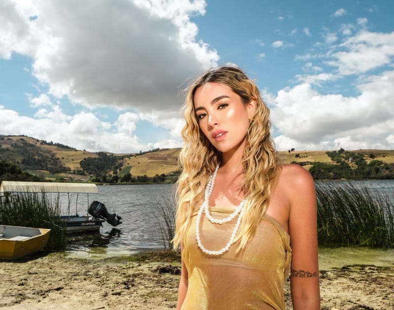 La revelación del electro pop Ela Conem con su primer concierto internacional