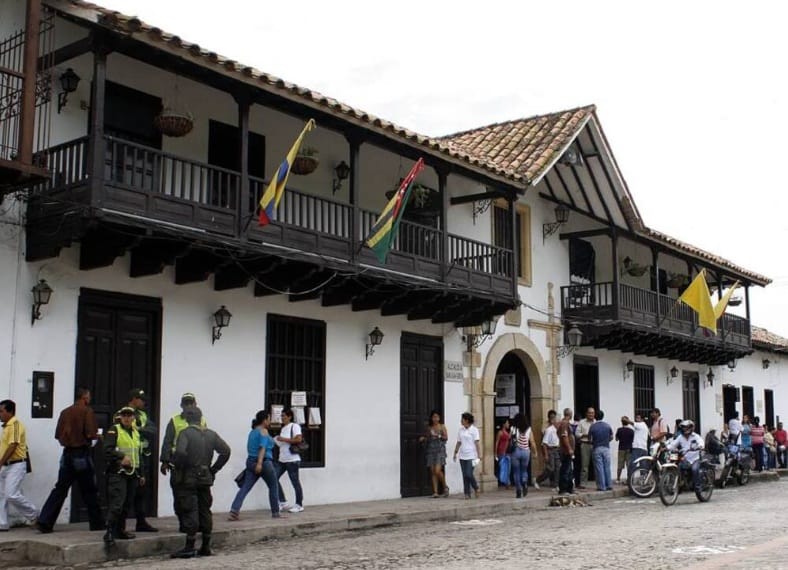 Sede de la Alcaldía de Girón está en ruinas y será evacuada