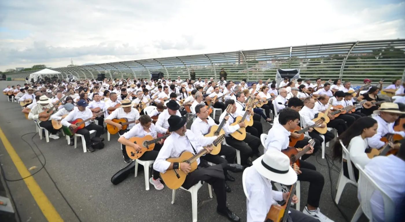 Tiples con alma de pueblo y arpegios con amor de patria