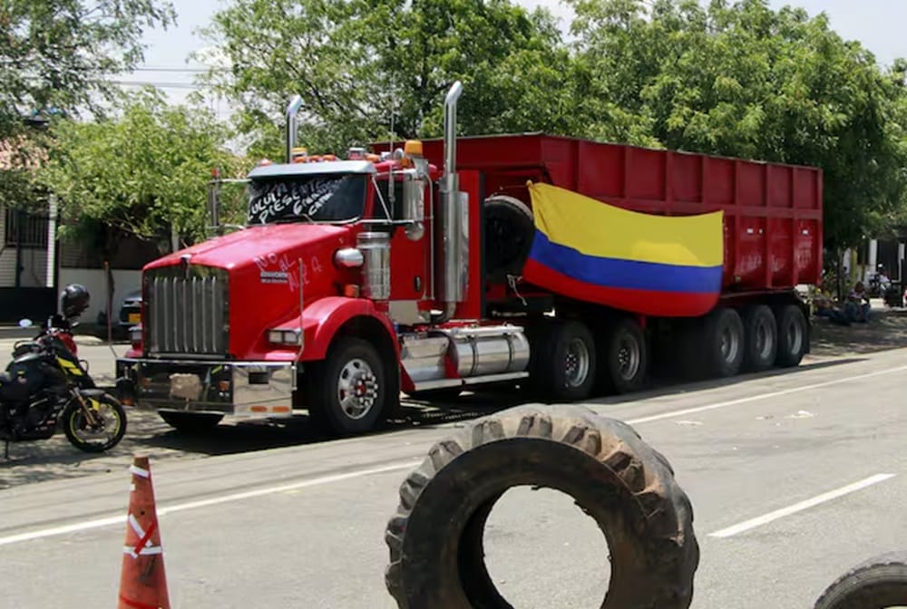 Transportadores de Santander paralizan movimientos hacia la frontera con Venezuela por falta de pólizas