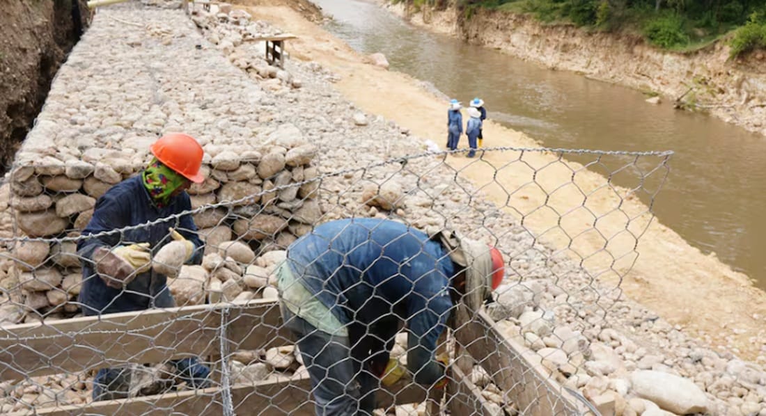 Reconstrucción de la obra de mitigación sobre el río de Oro  avanza en un 85%