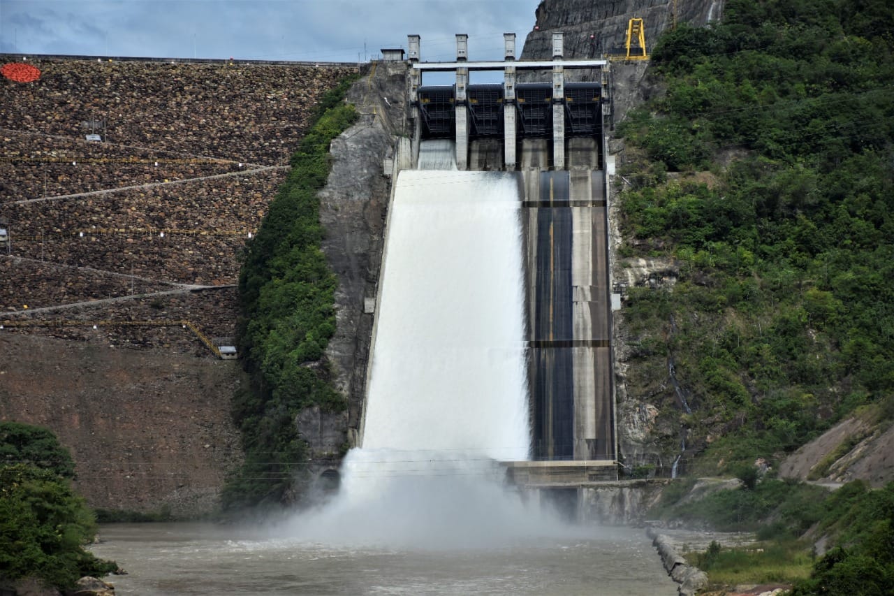 Intensas lluvias las cuencas de los ríos llenaron el embalse de Topocoro que abrió sus compuertas