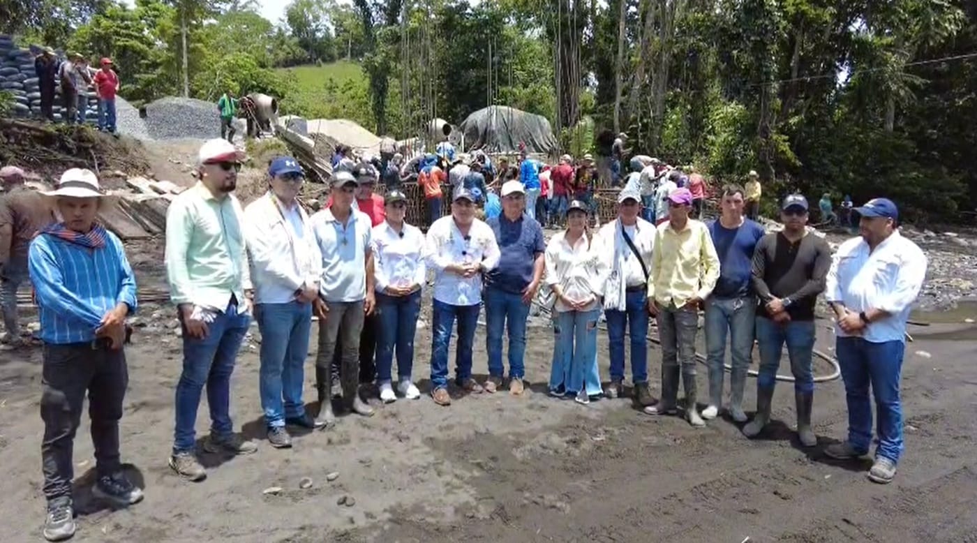 Por fin se le ve forma y futuro al puente sobre el río Quirata con un avance del 75%