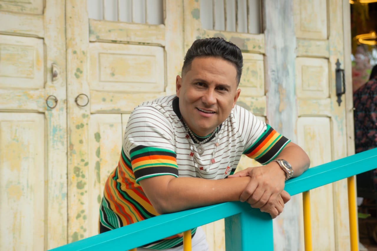 Osmar Pérez le da la bienvenida al fin de año “Mix Natillero”