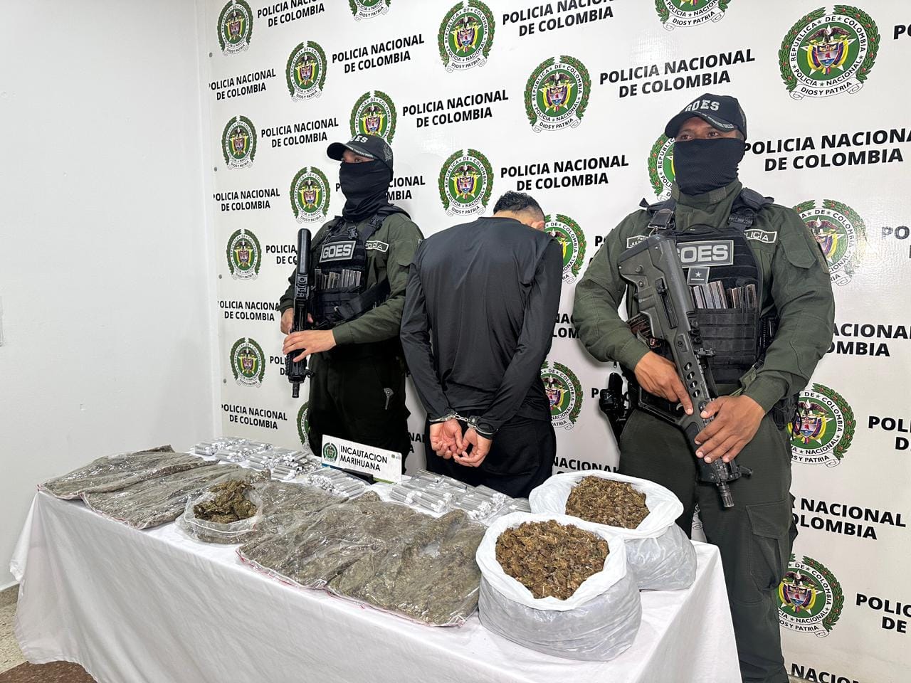 Lo cogieron con más de 9 kilos de marihuana