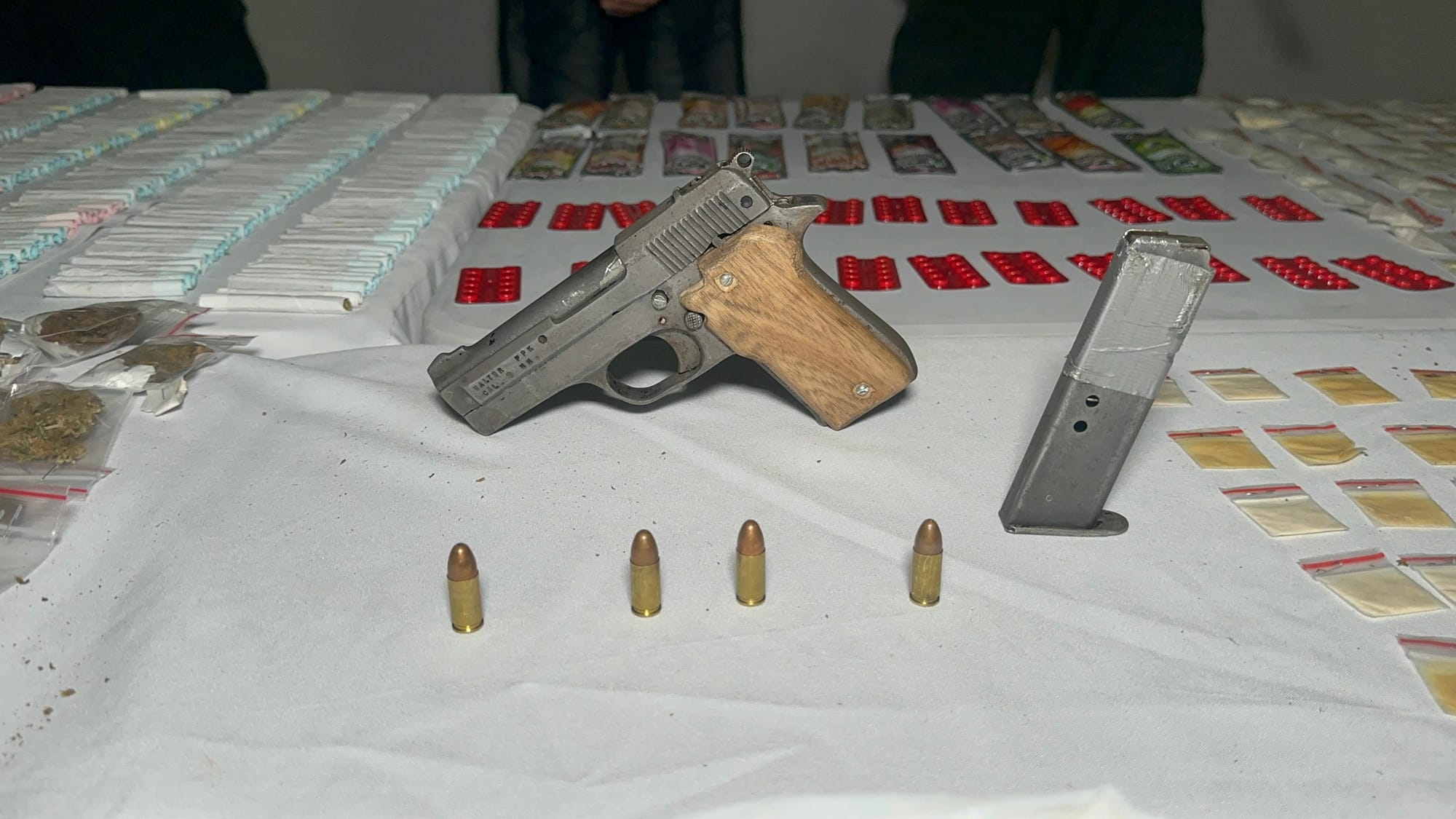 Joven fue detenido con arma de fuego y más de 10.000 dosis de estupefacientes