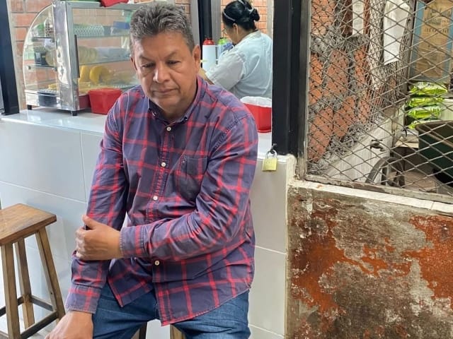 Hombre que fingía olvidar su plata para comer gratis en las plazas fue detenido