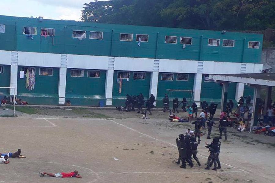 Masacre en cárcel de Ecuador deja 17 reclusos asesinados