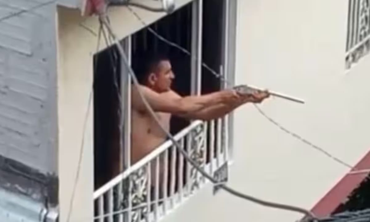 Capturado hombre por escándalo público y amenazar a la comunidad con una escopeta