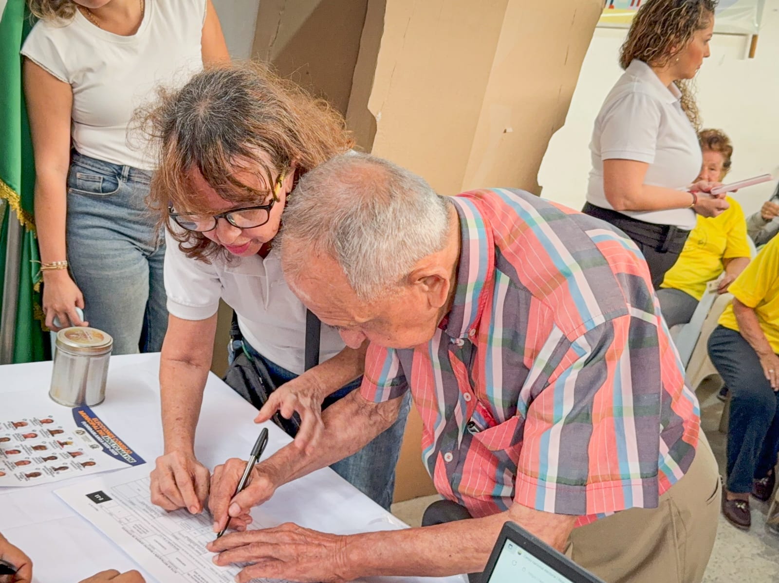 Floridablanca escogió sus voceros adultos mayores