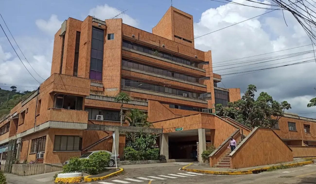 Agredidos funcionarios de Tránsito Bucaramanga tras caída del sistema