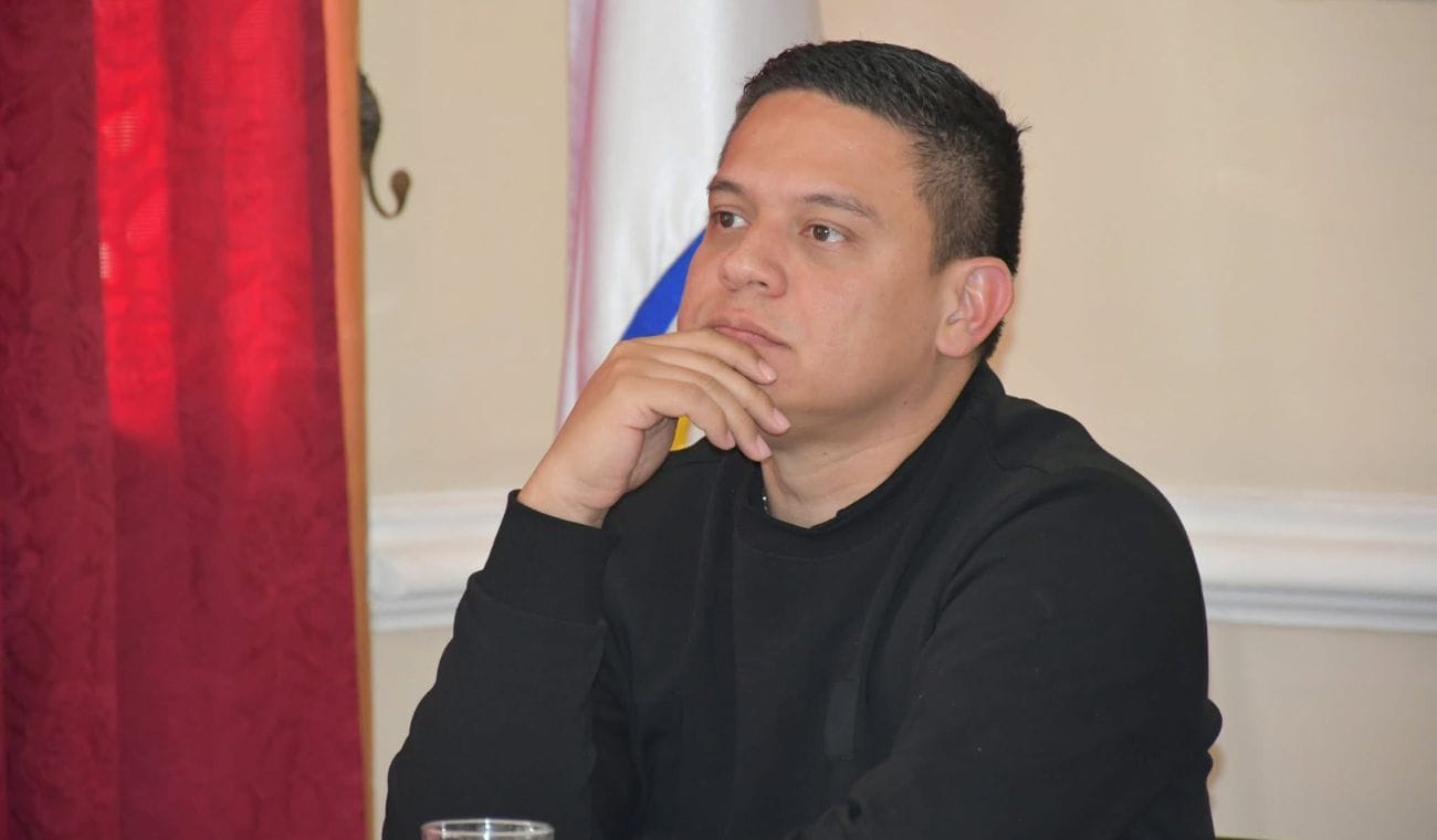 Le desengancharon las ‘garras’ de la butaca al Alcalde de Girón